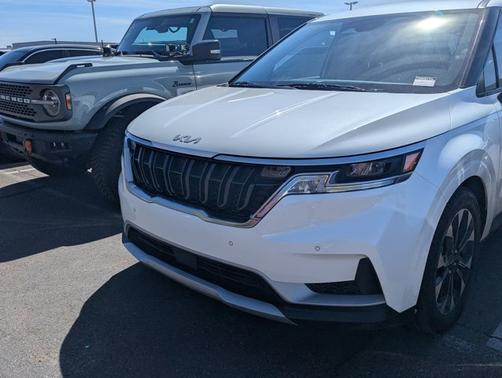 2024 Kia Carnival EX