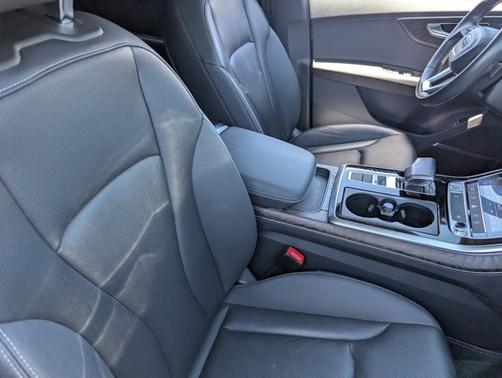 2020 Audi Q8 Premium Plus