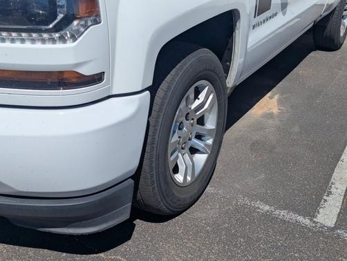 Summit White 2018 Chevrolet Silverado 1500 Custom