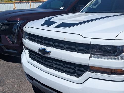 Summit White 2018 Chevrolet Silverado 1500 Custom