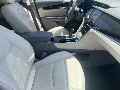 2023 Cadillac XT6 FWD Premium Luxury