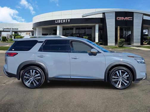 2024 Nissan Pathfinder Platinum