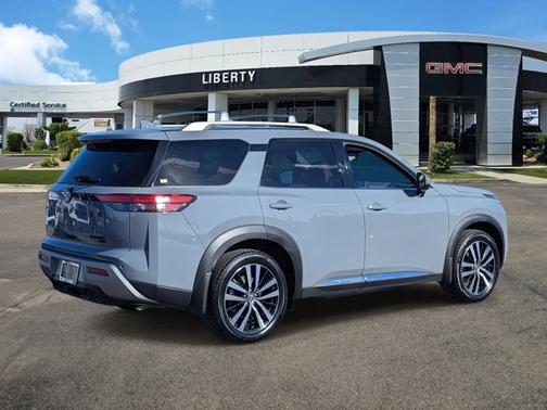 2024 Nissan Pathfinder Platinum
