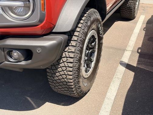 Hot Pepper Red Metallic Tinted Clearcoat 2023 Ford Bronco Badlands