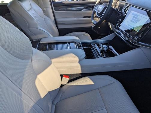 2023 Jeep Wagoneer L Base