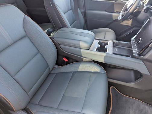 2025 GMC Acadia AWD AT4