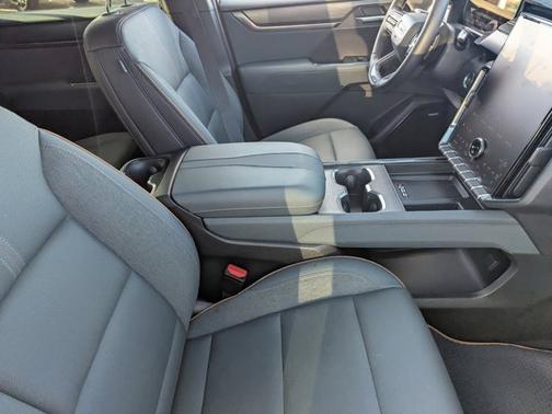 2025 GMC Acadia AWD AT4