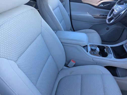 Summit White 2023 GMC Acadia SLE