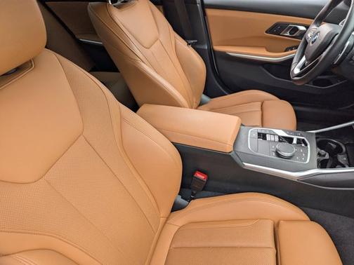 Mineral White Metallic 2024 BMW 330 330i