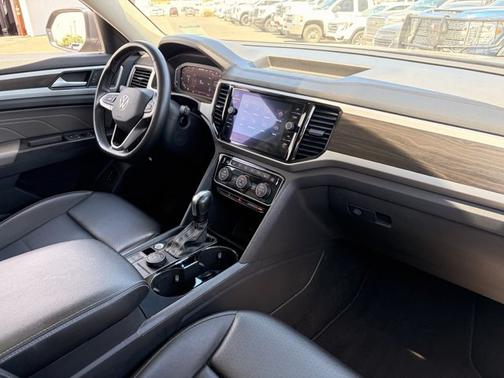 Platinum Gray Metallic 2022 Volkswagen Atlas 3.6L V6 SE w/Technology