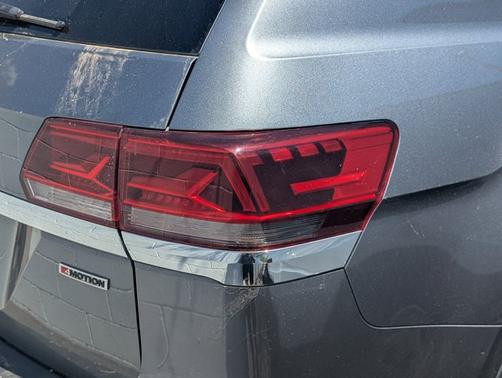 Platinum Gray Metallic 2022 Volkswagen Atlas 3.6L V6 SE w/Technology