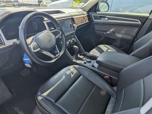 Platinum Gray Metallic 2022 Volkswagen Atlas 3.6L V6 SE w/Technology
