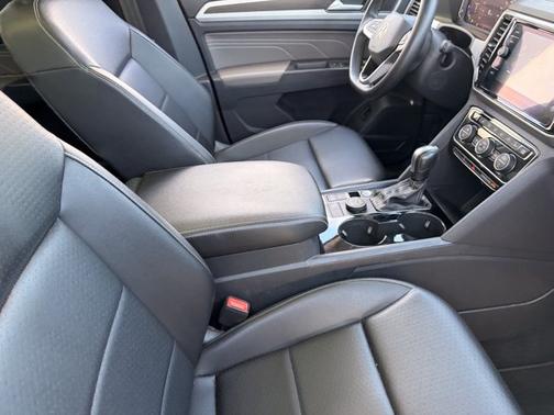 Platinum Gray Metallic 2022 Volkswagen Atlas 3.6L V6 SE w/Technology