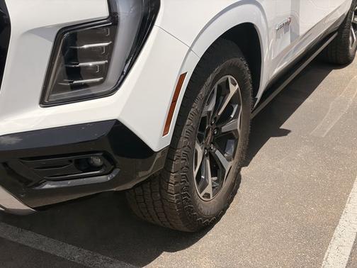 Summit White 2026 GMC Yukon AT4