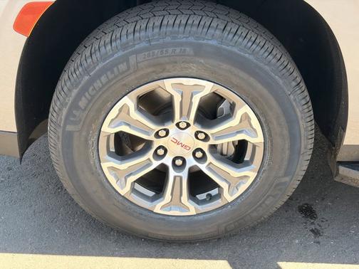 Satin Steel Metallic 2022 GMC Yukon XL SLE