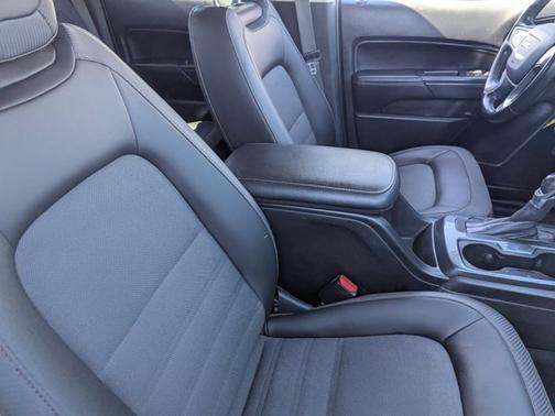 Summit White 2022 GMC Canyon 4WD AT4 w/Cloth