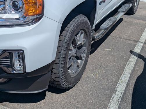 Summit White 2022 GMC Canyon 4WD AT4 w/Cloth