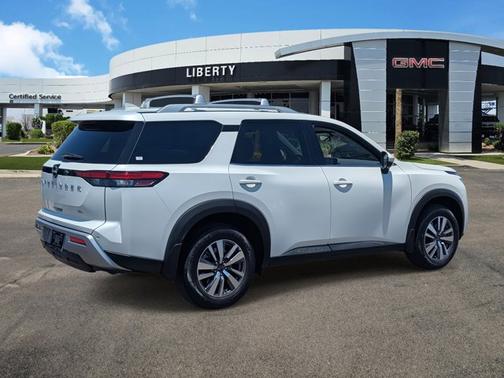 2024 Nissan Pathfinder SL