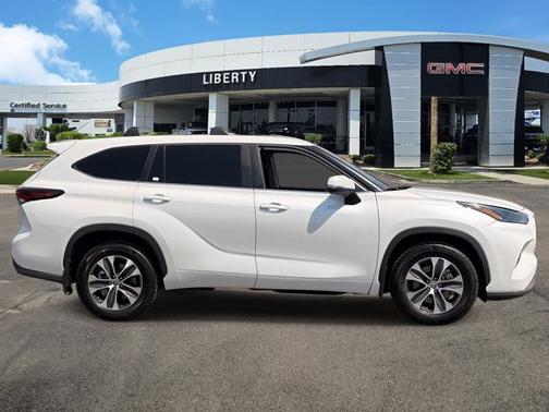 Wind Chill Pearl 2024 Toyota Highlander XLE