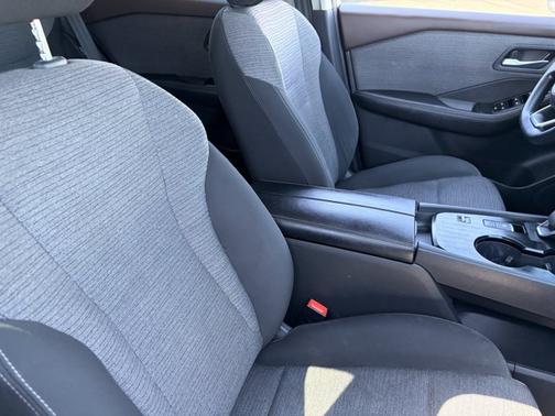 Brilliant Silver Metallic 2023 Nissan Rogue SV