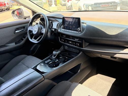 Brilliant Silver Metallic 2023 Nissan Rogue SV