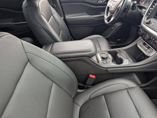 2022 GMC Acadia SLT