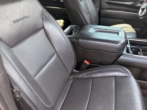 Sterling Metallic 2023 GMC Yukon XL Denali
