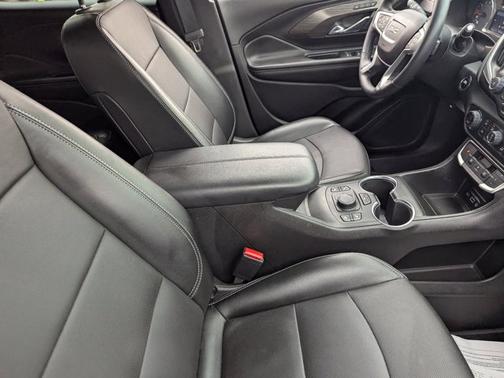 White Frost Tricoat 2023 GMC Terrain SLT