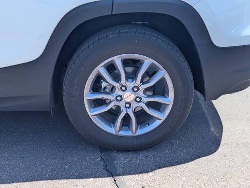 White Frost Tricoat 2023 GMC Terrain SLT