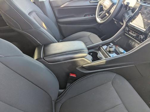 2023 Jeep Grand Cherokee Laredo X