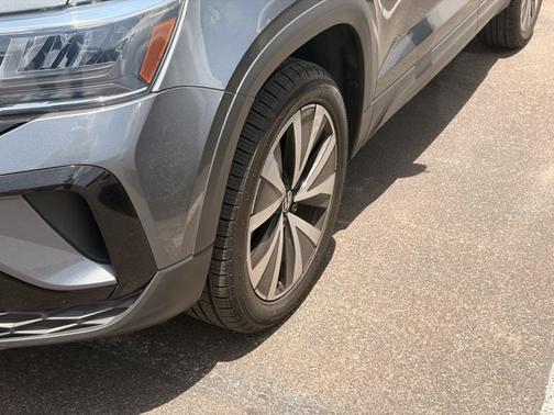 Platinum Gray Metallic 2022 Volkswagen Taos SE