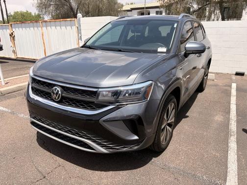 Platinum Gray Metallic 2022 Volkswagen Taos SE