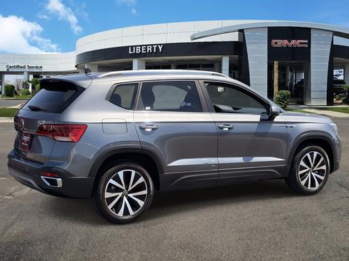 Platinum Gray Metallic 2022 Volkswagen Taos SE