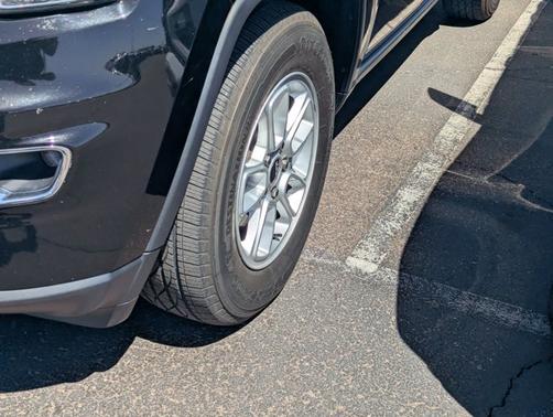 Diamond Black Crystal Pearlcoat 2018 Jeep Grand Cherokee Laredo E