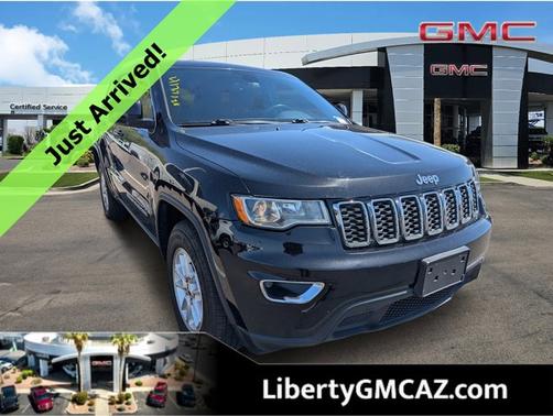 Diamond Black Crystal Pearlcoat 2018 Jeep Grand Cherokee Laredo E