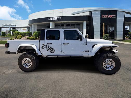 Bright White Clearcoat 2021 Jeep Gladiator Sport S
