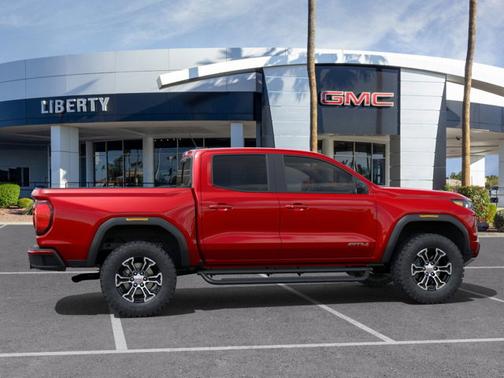 2025 GMC Canyon 4WD AT4