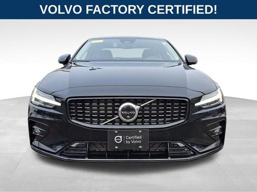 2023 Volvo S60 B5 Plus Dark Theme