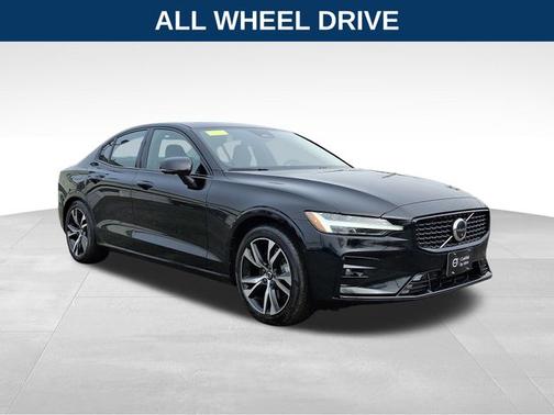 2023 Volvo S60 B5 Plus Dark Theme