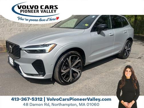 2022 Volvo XC60 B6 R-Design