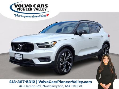 2022 Volvo XC40 R-Design