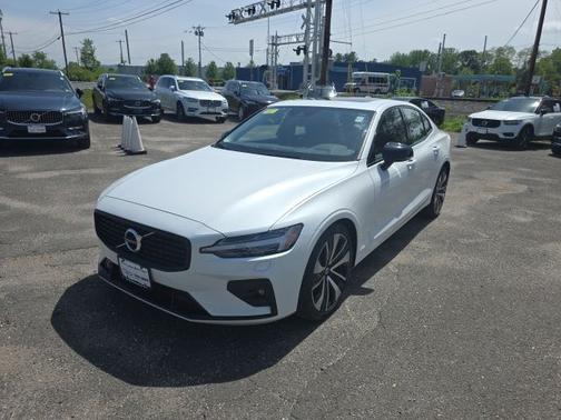 2022 Volvo S60 B5 Momentum