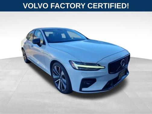 2022 Volvo S60 B5 Momentum
