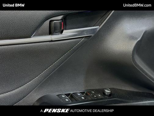 Midnight Black Metallic/Wind Chill 2018 Toyota Camry XSE