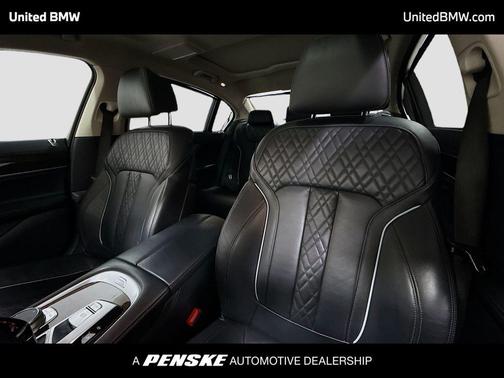 2022 BMW 740 i xDrive