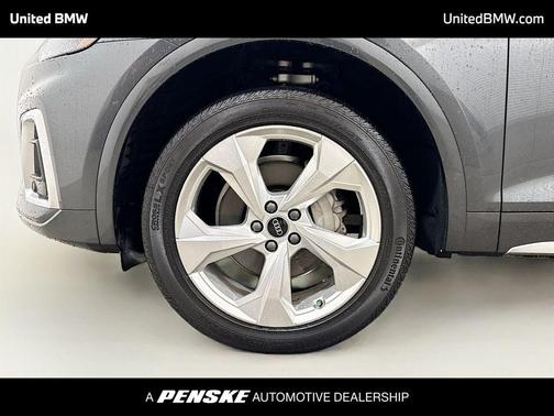 Daytona Gray Pearl Effect 2024 Audi Q5 45 S line Premium Plus