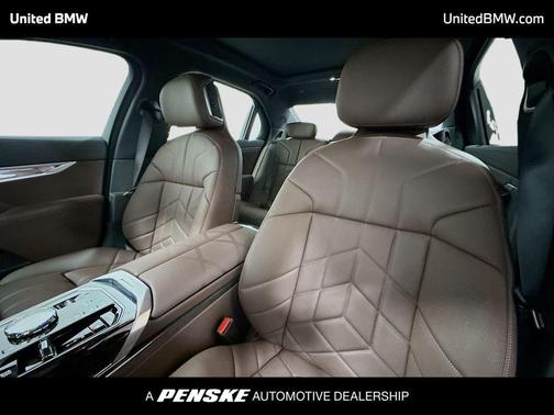 2026 BMW 750e i xDrive