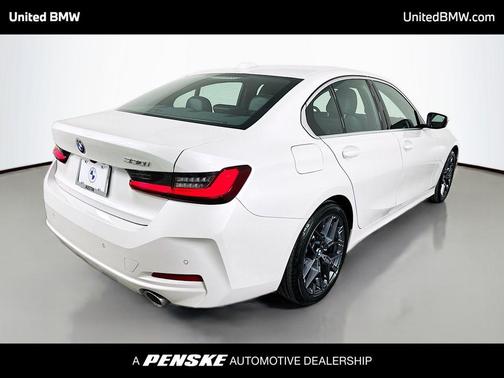Mineral White Metallic 2025 BMW 330 330i