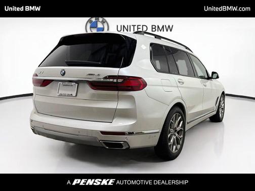 Mineral White Metallic 2022 BMW X7 xDrive40i