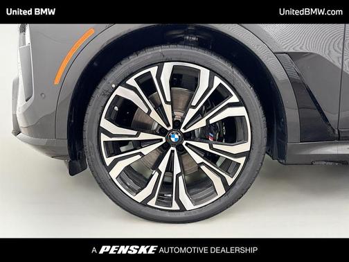 Dravit Grey Metallic 2027 BMW X7 xDrive40i